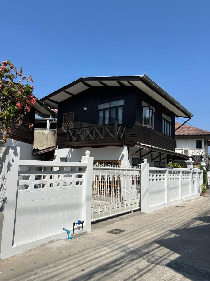 Cozy Villa In Chiangmai Old Town Chiang Mai Exterior photo